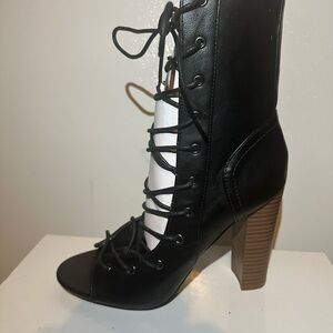 Liliana Black Lace Up Boots with Intricate Design size 7 1/2